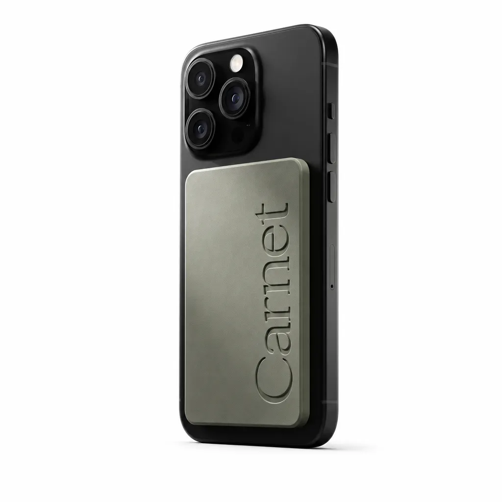 Carnet clipsé à l’arrière d’un téléphone, vu de trois quarts